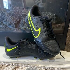 Nike Tiempo legend 9 Club Fg Size 1Y